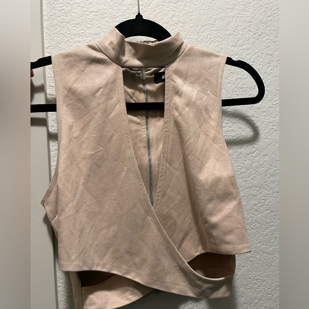 ✨3 for $25✨ MISSGUIDED Cut-Out Top